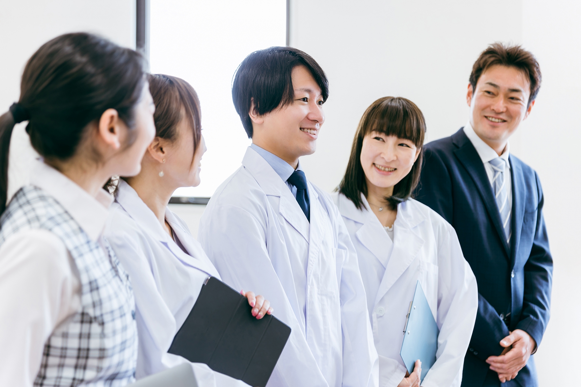 整形外科の開業医の年収は？収入を上げるポイントも解説