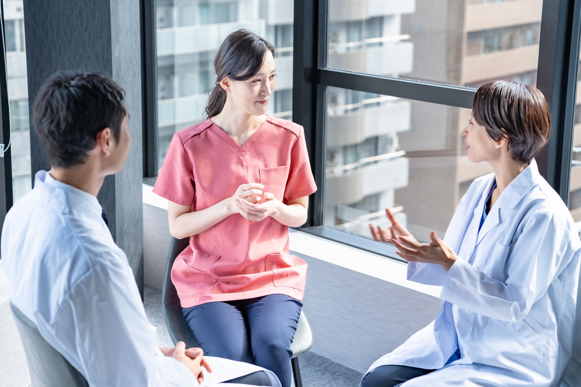 クリニック開業時の内覧会とは？流れやメリットを解説